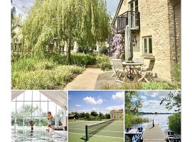 Oakleigh Cottage - lakes, spa, pools, sports, nature reserve โรงแรมในSomerford Keynes