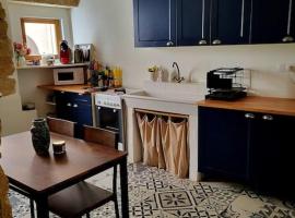 T2 Duplex "Chez Évelyne", apartmán v destinaci Remoulins