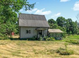 3 Bedroom Lovely Home In Knred, počitniška hiška v mestu Knäred