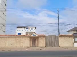 Casa frente al mar ideal para grupos y ver el atardecer: Salinas'ta bir otoparklı otel