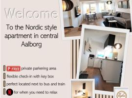 Nordic style apartment in central Aalborg, hotel v destinaci Aalborg