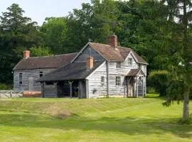 Spacious Holiday Cottage with Scenic Views