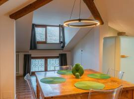 Loft Glicine, by R Collection apartment, hotel in Brienno