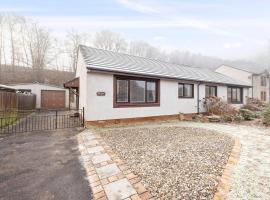 JOIVY Beautiful 3bed house with Garden and Parking, hotell i Pitlochry