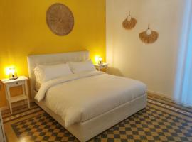 GIALLA Ridi Che Ti Passa, guest house in Alassio