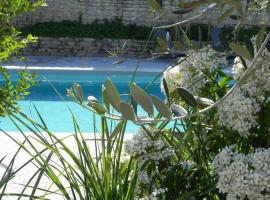 VILLA DEL RE 7 dans Résidence avec piscine, viešbutis mieste La Flotas