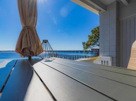 romantic boho style bayside condo, hotel with parking in Panacea