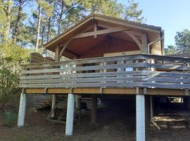 CHALET A NATURISTE Le TIKI, hotel di Le Porge