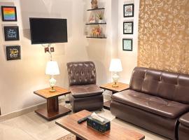 Luxury Two Bed Suite DHA Islamabad, camera con cucina a Islamabad