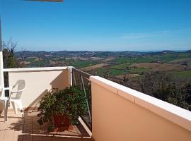 Appartamento Che Vista! Affittacamere, hotel en Mombaroccio