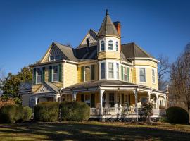 The Oaks Victorian Inn, hotel with parking in Christiansburg