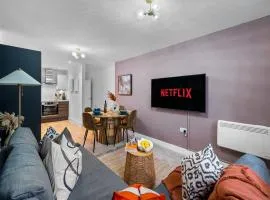 1-Bedroom Luxurious, City Centre, Chic & Stunning Apartment in Southampton, Sleeps 4 - by Blue Puffin Stays