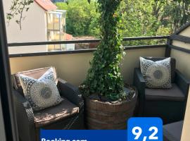 Stadtdschungel FeWo mit Balkon, cheap hotel in Cottbus