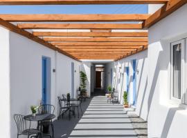 ELEVEN KEYS APARTMENTS, хотел в Vrisi/ Mykonos