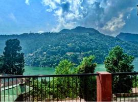 Sukoon Lake view BnB by Boho Stays, B&B di Nainital