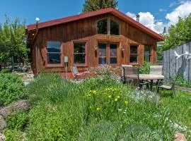 Cozy Handcrafted Cabin in Downtown Victor