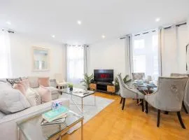 Summer OFFERS Modern Block of Apartments By AV Stays Short Lets London