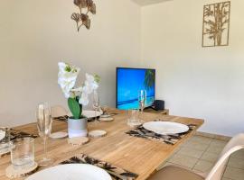 Logement Charme vanillé - Gosier - 2 chambres - Piscine - Wifi - Parking, apartment in Le Gosier