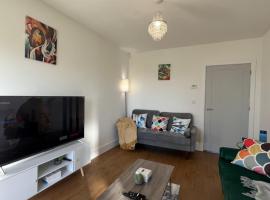 New Peaceful Luxury Home with free ParkingWiFi Sheffield, holiday home in Sheffield