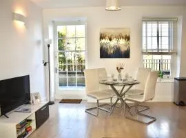 Lux 2-Bed Apt Central Location Balcony & Parking
