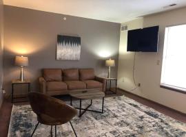 2 Bedroom Apartment Next To Rivian, hotell i Bloomington