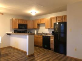 3 Bedroom apartment - Close to Rivian, hotel in Bloomington