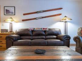 Cozy Condo near Targhee with Hot Tubs, cottage à Driggs