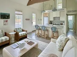 Eco-Chic Lake Somerville Area Farmhouse w/ Porch