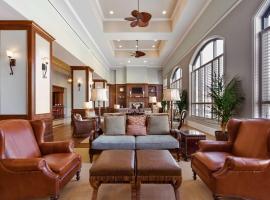 Embassy Suites Savannah Historic District: bir Savannah, Historic Savannah oteli