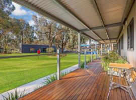 BIG4 Bendigo Marong Holiday Park, hotel in Marong