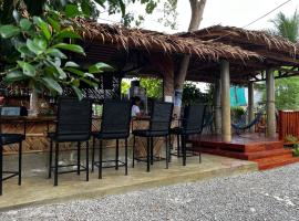 The Backyard Inn, hotel de playa en Moalboal