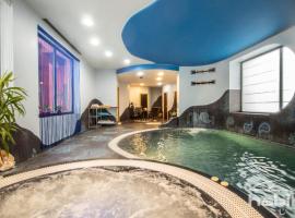 Cozy house with sauna, pool and private garden, hotell Riias