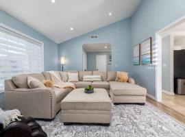 Family Home - Kids fun, Pet Friendly!, hotel con parcheggio a West Covina