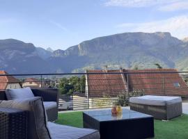 Appart' avec Grande terrasse et belle vue montagnes, hotel di Thyez