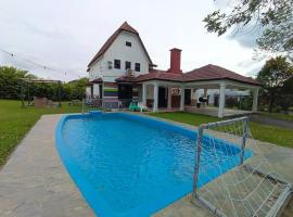 A&rsquo;famosa Moments villa 924 covered Bbq KTV pool, hotel para golfe em Kampong Alor Gajah