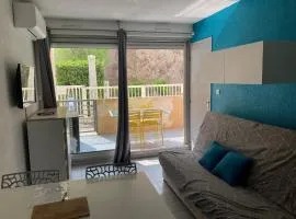 Appartement T2 climatisé 4 personnes piscine et parking privée