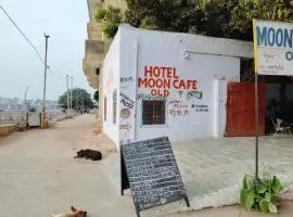 Hotel Old Moon Cafe
