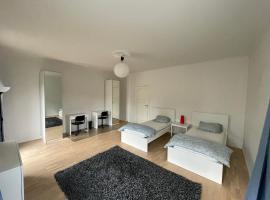 Spacious room in shared accommodation, overnatningssted med køkken i Gentofte
