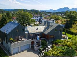 2 Bedroom Awesome Home In lesund, hotel di Alesund