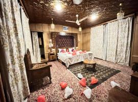 Rowdy Palace, apartemen di Srinagar