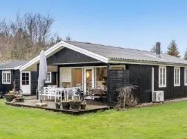 3 Bedroom Cozy Home In Væggerløse