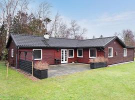 3 Bedroom Awesome Home In Gedser, hytte i Gedser