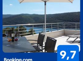 Istra-Hvar Luxury Penthouse: Rabac şehrinde bir lüks otel