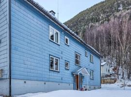 Cozy Apartment In Rjukan With House A Panoramic View: Rjukan şehrinde bir daire