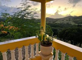 Traumhaus am Hang mit privatem Pool, Hotel in Barber