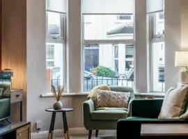 Belmont Bolthole 2 Bed Bars and Eateries Abound - Pass the Keys