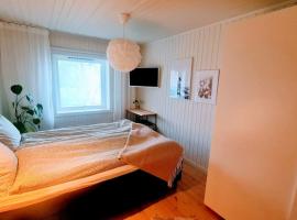 Private Mountain Apartment, hotel with parking in Narvik