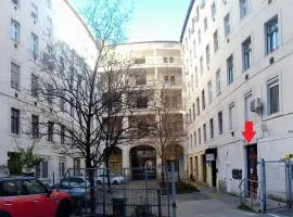 SparrOwl Apartments