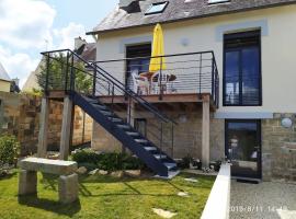 Maison rénovée atypique, jardin, terrasse, Odet: Quimper şehrinde bir villa