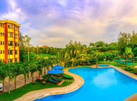 Roma Stays - Luxurious Sunset Paradise Rwenzori Apartment with a Swimming Pool, poilsio kompleksas mieste Mombasa